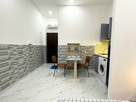 Cho thuê căn hộ Studio cửa sổ, máy giặt riêng ngay đường 3/2, HUFLIT, UEH, HCE, 35m2