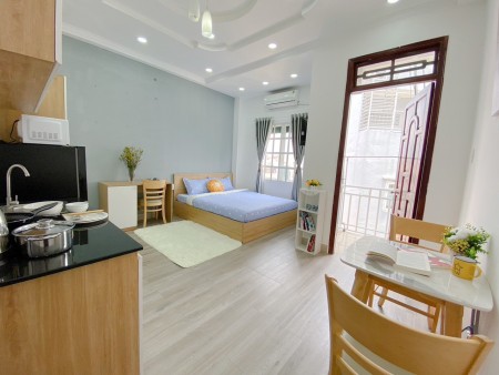 Cho thuê phòng có ban công thoáng mát nằm ngay trung tâm quận 4, 35m2