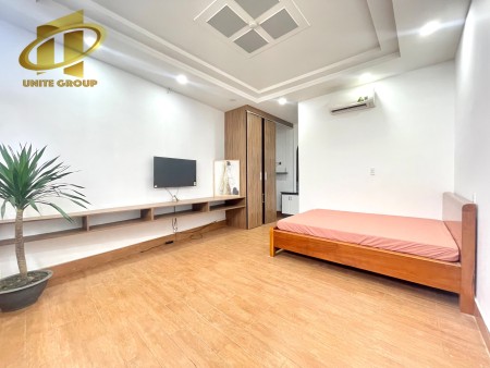Căn hộ dịch vụ Studio full nội thất hiện đại, free phí để xe trên Đường Huỳnh Tấn Phát, Quận 7, 35m2