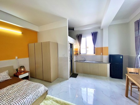 CĂN HỘ DỊCH VỤ STUDIO FULL NỘI THẤT, CÓ CỬA SỔ LỚN CHO NUÔI THÚ CƯNG Ở PHƯỜNG TÂN QUY, QUẬN 7, 30m2