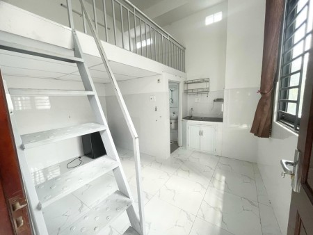 Duplex cửa sổ to có máy lạnh ngay Sân Bay Tân Sơn Nhất - Tân Bình, 30m2