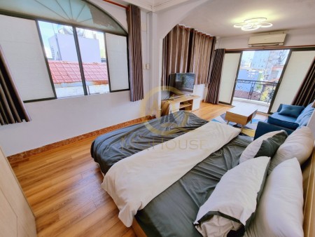 Siêu phẩm penthouse ban công view xịn ngay Đinh Tiên Hoàng Quận 1, 55m2