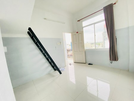 Cho thuê phòng duplex bancol gần sân bay - F2 - Tân Bình, 30m2