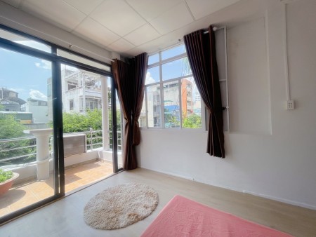 Căn hộ 1PN ban công - mặt tiền Sư Vạn Hạnh q10, Vạn Hạnh Mall, UEH, Huflit, 45m2