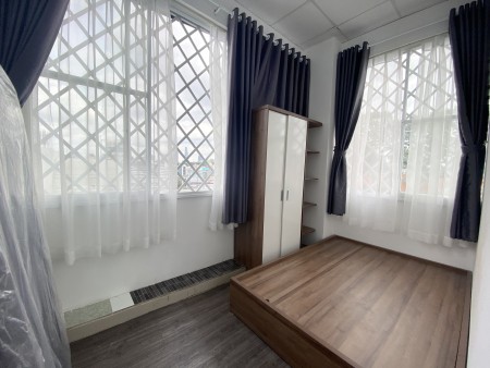 Cho thuê penhouses 2pn full nội thất ban công cửa sổ lớn Quận 3, 50m2