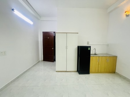 Studio cho thuê có bancon rộng, full nội thất Nhật Tảo, Q10, 35m2