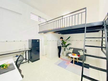 Phòng cho thuê có gác, máy lạnh, gần đh công thương, 28m2