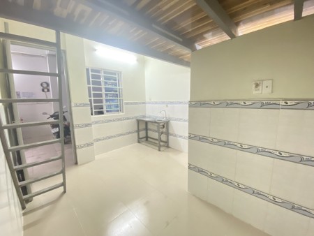 Phòng cho thuê gần sân bay có gác, máy lạnh giá rẻ đường yên thế, 27m2