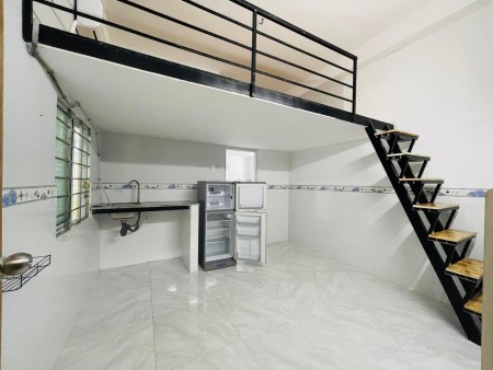 Cho thuê phòng gác giá rẻ Trường Chinh, Tân Bình, 35m2