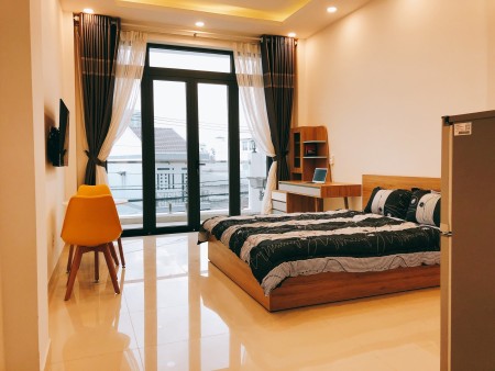 Cho thuê phòng Quận 7 dạng studio, ban công thoáng mát, gần Lotte, 30m2