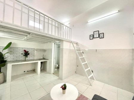 Trống 2 phòng Giá Rẻ_Gác Cao gần cầu vượt Hoàng Hoa Thám, 30m2