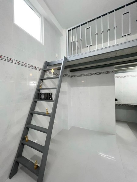 Trống 1 phòng có gác- an ninh gần KCN Tân Bình phòng sẵn Máy Lạnh, 25m2