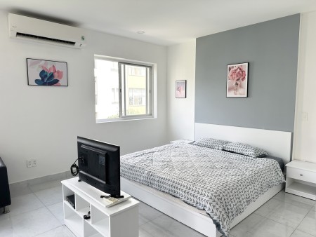 Căn hộ Quận 7, Phú Mỹ Hưng - full nội thất, cửa sổ mặt tiền thoáng mát, 40m2