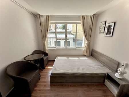 Căn hộ 1 phòng ngủ full nội thất cửa sổ lớn Lê Thánh Tôn quận 1, 35m2