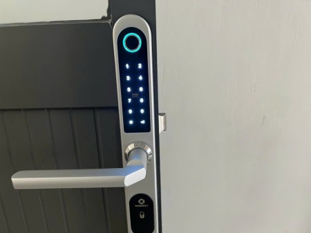 Vừa trống lại phòng trọ có gác - Phòng sẵn máy lạnh - Free xe, 25m2