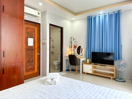 Cho thuê phòng nội thất mới, cửa sổ, ban công lớn ngay công viên Lê Văn Tám - Quận 3, 35m2