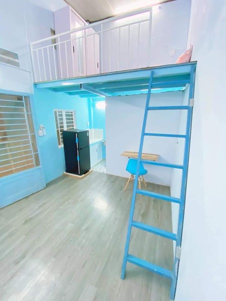 Cho thuê phòng trọ gác cao giá rẻ ở P.15, Tân Bình, 20m2