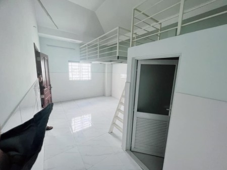 Cho thuê phòng trọ giá rẻ gần cầu vượt Hoàng Hoa Thám Tân Bình, 30m2