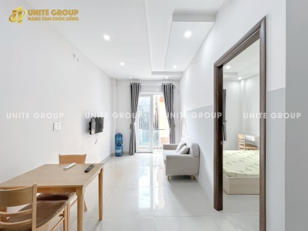 Căn hộ 1 phòng ngủ full nội thất máy giặt riêng bancon cửa sổ lớn ngay mặt tiền Nguyễn Văn Cừ Quận 5, 35m2