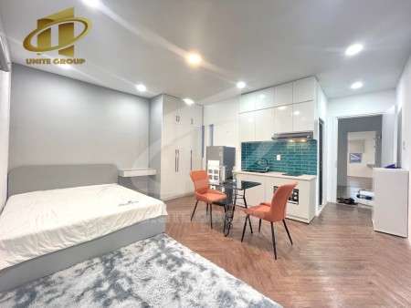 Studio full nội thất cửa sổ ban công quận 7, 30m2