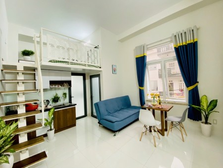Cho thuê căn hộ full nội thất có cửa sổ và ban công dạng duplex gác cao ở Q7, 40m2