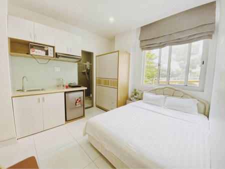Cho thuê nhà ở trên đường Thành Thái Q10 có cửa sổ lớn đón nắng, 40m2
