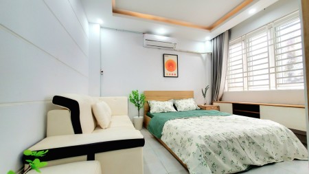 Cho thuê căn hộ 2PN cửa sổ lớn đón ánh sáng tự nhiên trên đường Lê Văn Sỹ quận 3, 50m2