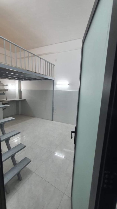 Phòng trọ giá rẻ dành cho sinh viên GÁC CAO 2m gần VLU CS3, 30m2