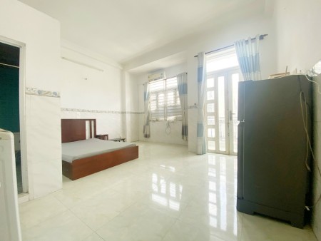 Cho thuê phòng trọ giá rẻ Cửa Sổ - Ban Công ngay Sân Golf TSN, 30m2