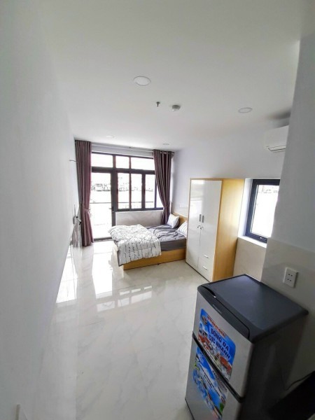 Căn Hộ studio ban công full nội thất sát cầu Nguyễn Văn Cừ , thuận tiện di chuyển qua các Quận trung, 22m2