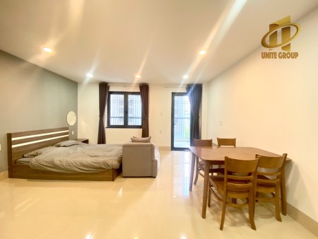 Căn Hộ studio full nội thất có ban công siu to khổng lồ cách SC ViVo 500m, 28m2