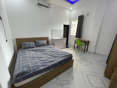 Cho thuê căn hộ mới xây cửa sổ lớn full nội thất Cô Bắc Quận 1 , 45m2