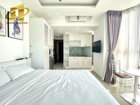 Căn hộ full nội thất, cửa sổ thoáng, gần Crescent Mall, Go, Phú Mỹ Hưng, 35m2