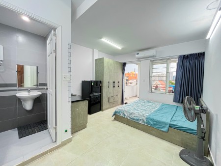 Căn hộ full nội thất, cửa sổ thoáng. Máy giặt riêng gần ĐH TDT, RMIT, LOTTE,.., 45m2