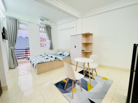 CHO THUÊ CĂN HỘ BAN CÔNG QUẬN 10, Gần ĐH Kinh Tế ĐH Hoa Sen, 30m2