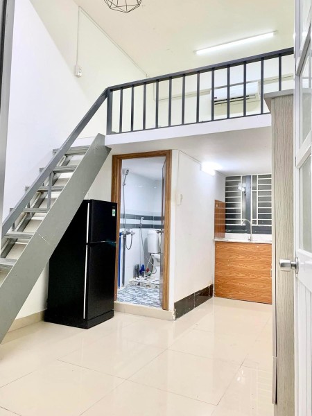 Căn gác rộng rãi ở được 3-4 người gần Đh Tài Chính MKT, siêu thị Go, Kdc Nam Long Q7, 25m2