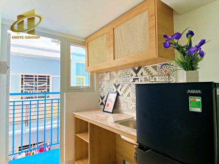 Phòng trống có bancon, cửa sổ, Full nội thất giáp sát quận 4, 30m2