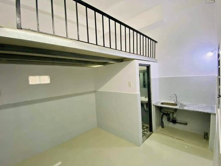 Cho thuê phòng gác giá rẻ ở 3 - 4 người gần ETown, Tân Bình, 25m2