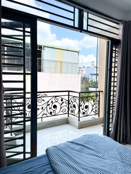 Studio ban công full nội thất tại Quận 3 gần các cửa hàng tiện lợi, 45m2