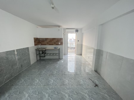 Phòng trọ giá tốt, mát mẻ, sạch sẽ, ban công lớn ngay Đại học Văn Lang, 30m2