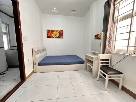 Cho thuê phòng đầy đủ nội thất có cửa sổ lớn ngay CMT8 quận 3, 25m2