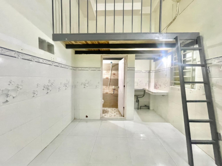 Phòng có gác sẵn máy lạnh ngay Tân Sơn Nhì gần ĐH HUIT VHU, 30m2