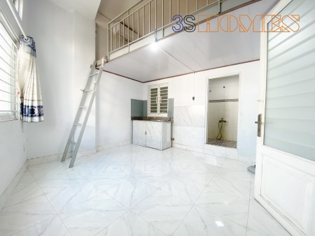 Phòng Gác Có Cửa Sổ, Máy Lạnh Gần Đh Công Thương Q. Tân Phú, Giờ Giấc Tự Do, 27m2