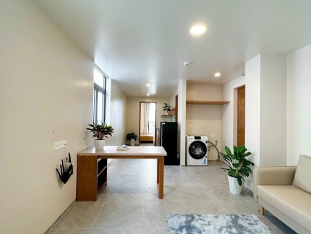 Cho thuê căn hộ dịch vụ 2 phòng ngủ, đầy đủ nội thất, bancol C9 Cao Thị Chính, 50m2