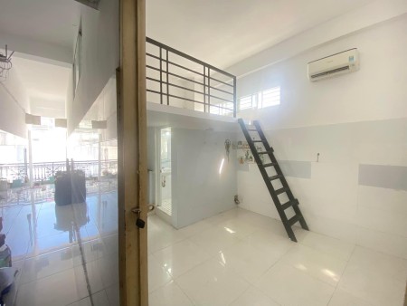 Đang trống 2 phòng, 1 phòng cửa sổ nhỏ và 1 phòng ban công gần sân bay Tân Sơn Nhất, 25m2