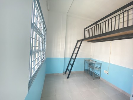 Phòng có gác, máy lạnh, giá siêu rẻ, khu vực Tân Bình, 25m2
