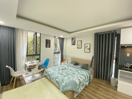 Studio cửa sổ lớn gần cầu Tân Thuận, 28m2