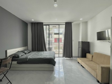 Studio cực thoáng full nội thất, ban công ngay vòng xoay Lăng Cha Cả, Tân Bình, 40m2