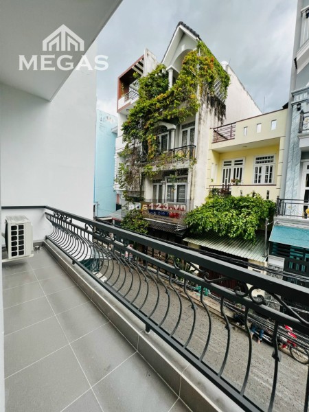 Căn hộ bancol full nội thất giá rẻ ngay Etown Cộng Hòa, ngã tư Bảy Hiền, 35m2