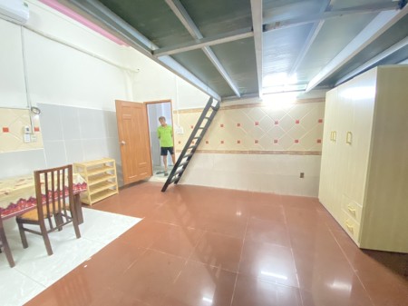 Phòng trệt rộng 40m2 ở được 4-5ng, gần sân bay, thuận tiên ra Cộng Hoà, CV Hoàng Văn Thụ, 40m2